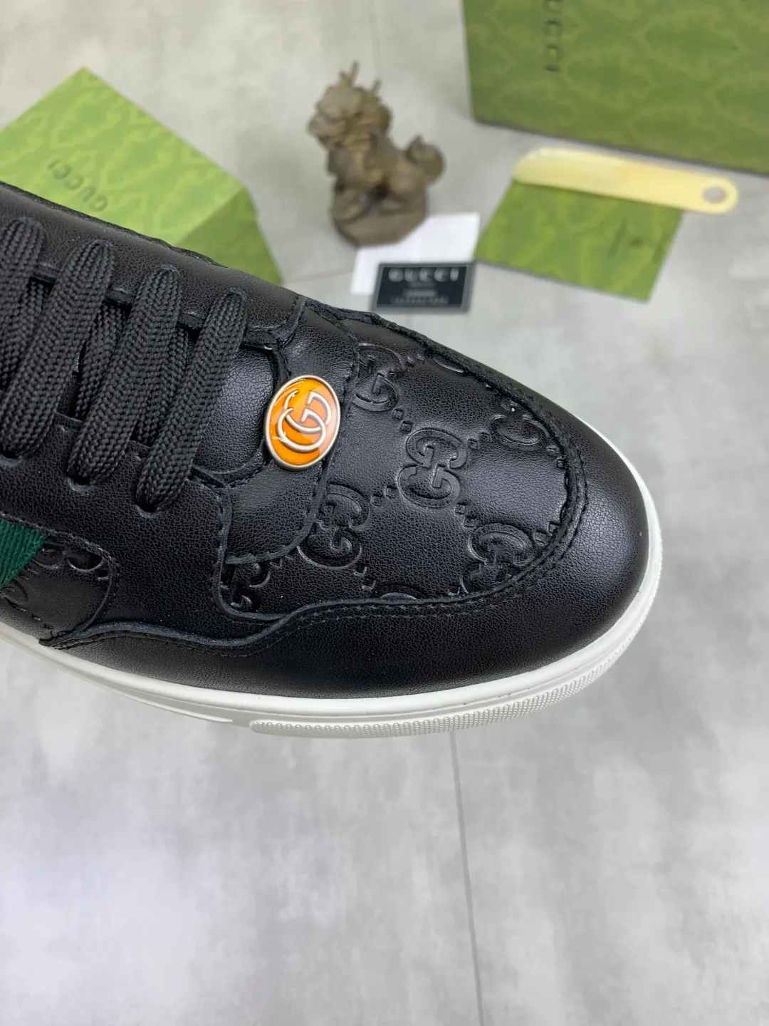 Men's Men's Shoes P420 💰[New Style] 🆘 The latest model from Gucci's official website🎁Classic casual and fashionable men's shoes👟Hot style💥Simple and elegant style, exclusive for trendy men. Unique latest brand elements from the official website👑Gucci original decoration, fashionable and generous, made of original soft calfskin fabric➕Comfortable soft sheepskin lining ✅The official website specifies wear-resistant rubber outsole_full of elasticity, classic model taken in real life🎬Color: 2️⃣colors available😍Number: 38-44